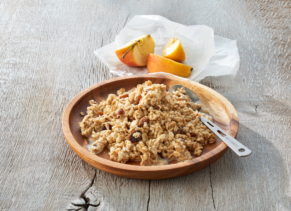 Müsli med mjölk i schweizisk stil